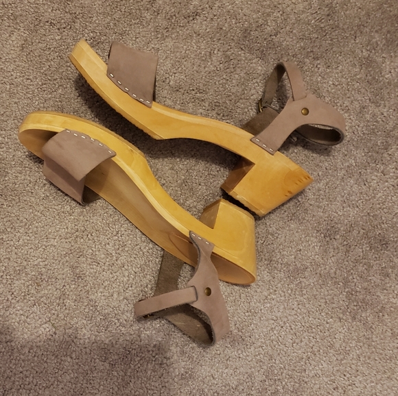 Bryr Rachel Sandal Clog Mid Heel - Picture 2 of 5